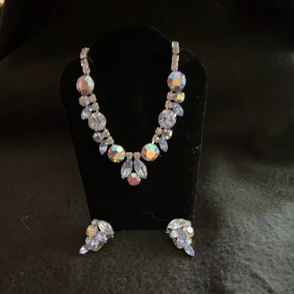 WEISS NECKLACE/ EARRINGS